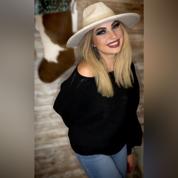 Women’s off shoulder sweater - Picture 3 of 3